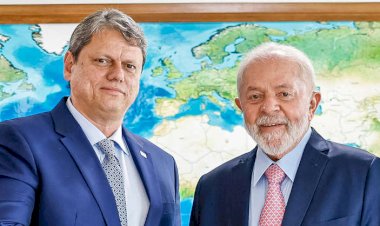 Lula é aplaudido e Tarcísio vaiado em cerimônia em porto de Santos