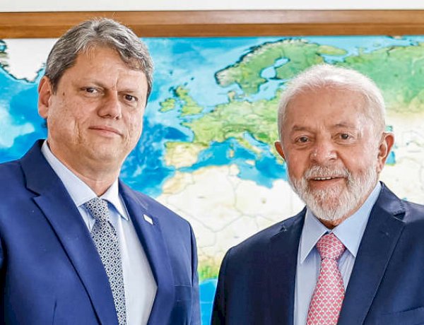 Lula é aplaudido e Tarcísio vaiado em cerimônia em porto de Santos